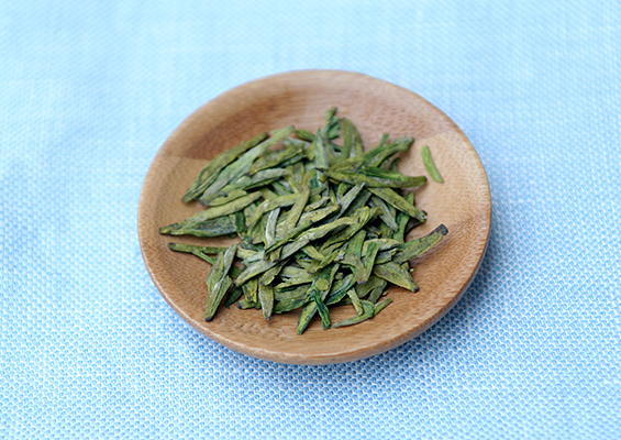 千岛玉叶品质特征：外形扁平挺直，绿翠露毫。芽壮显毫，翠绿嫩黄，香气清高，内质清香持久，汤色黄绿明亮，滋味醇厚鲜爽，叶底嫩绿成朵